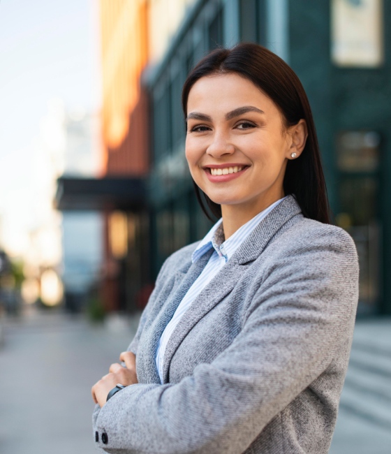 smiley-businesswoman-posing-city-with-arms-crossed