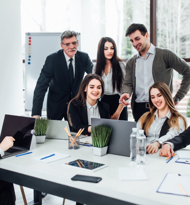 staff-meeting-group